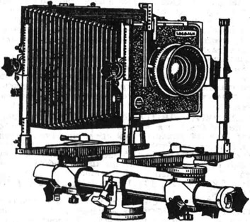 Крупноформатный фотографический аппарат Плаубел (ФРГ); формат кадра 18 X 24 см