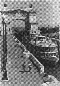 Один из шлюзов Волго-Донского судоходного канала имени В. И. Ленина